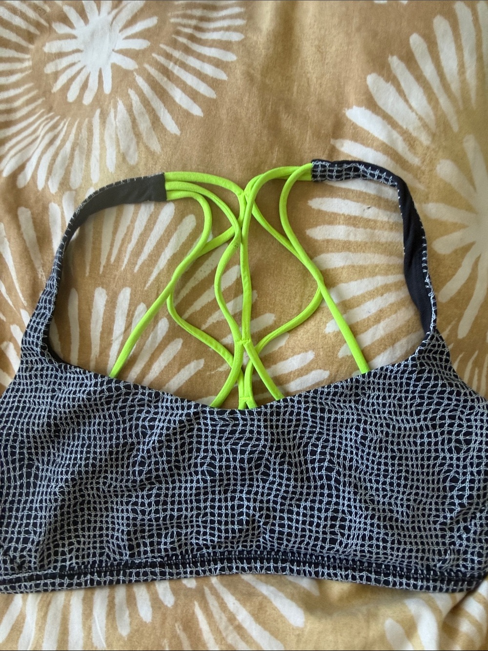 Lululemon Black & White Patterned Scoop Neck Sportsbra, Size 10